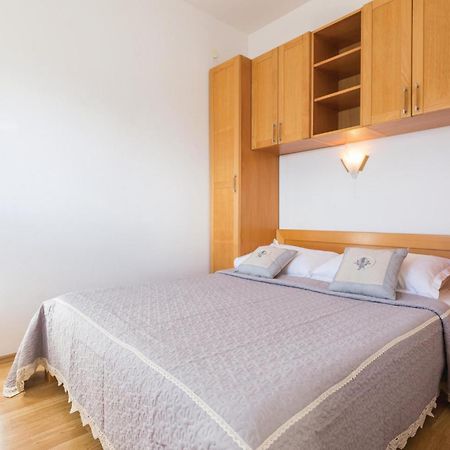 1 Bedroom Stunning Apartment In มาคาร์สกา ภายนอก รูปภาพ