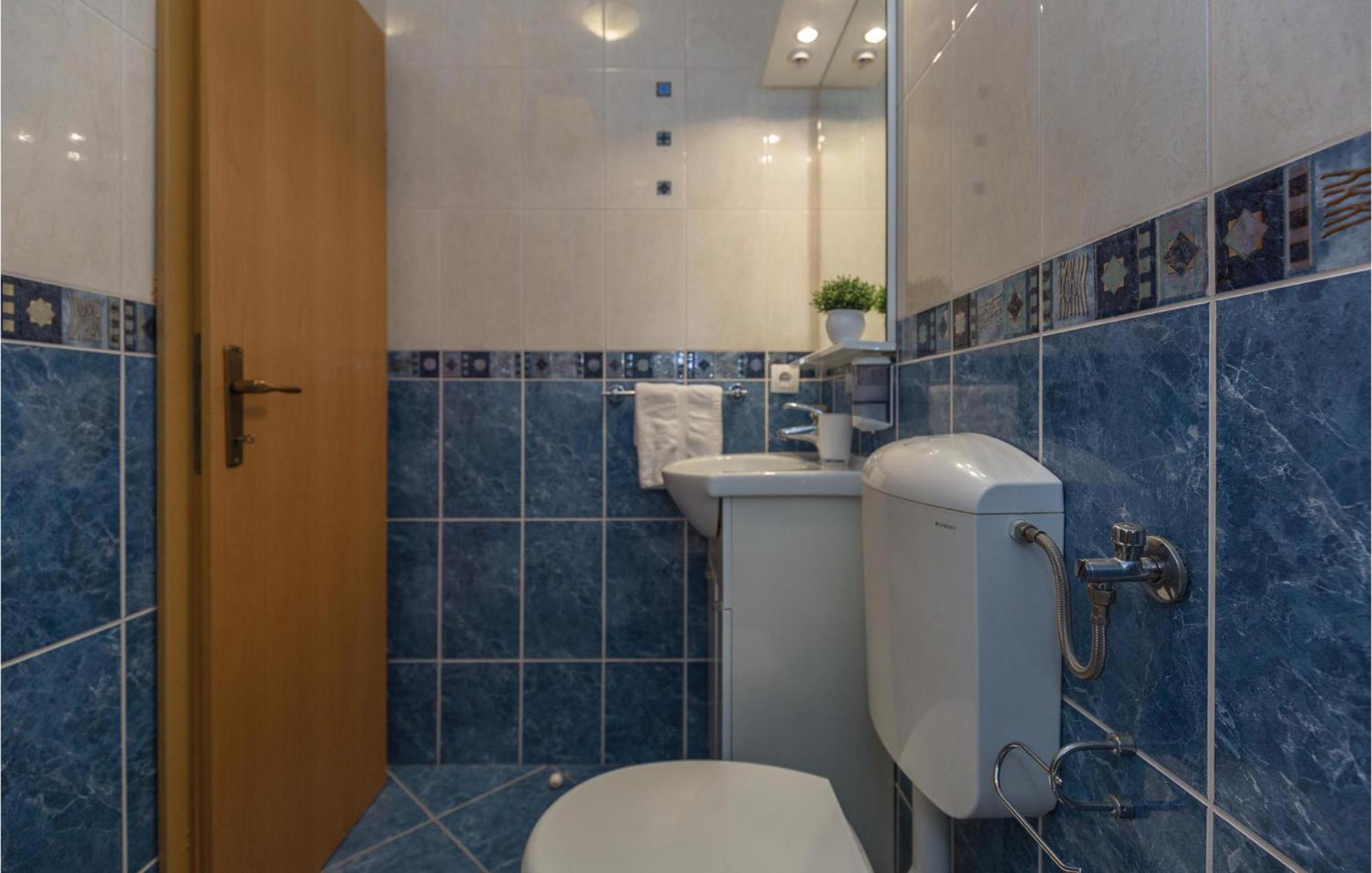 1 Bedroom Stunning Apartment In มาคาร์สกา ภายนอก รูปภาพ