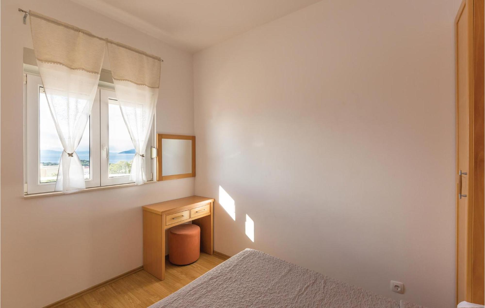 1 Bedroom Stunning Apartment In มาคาร์สกา ภายนอก รูปภาพ