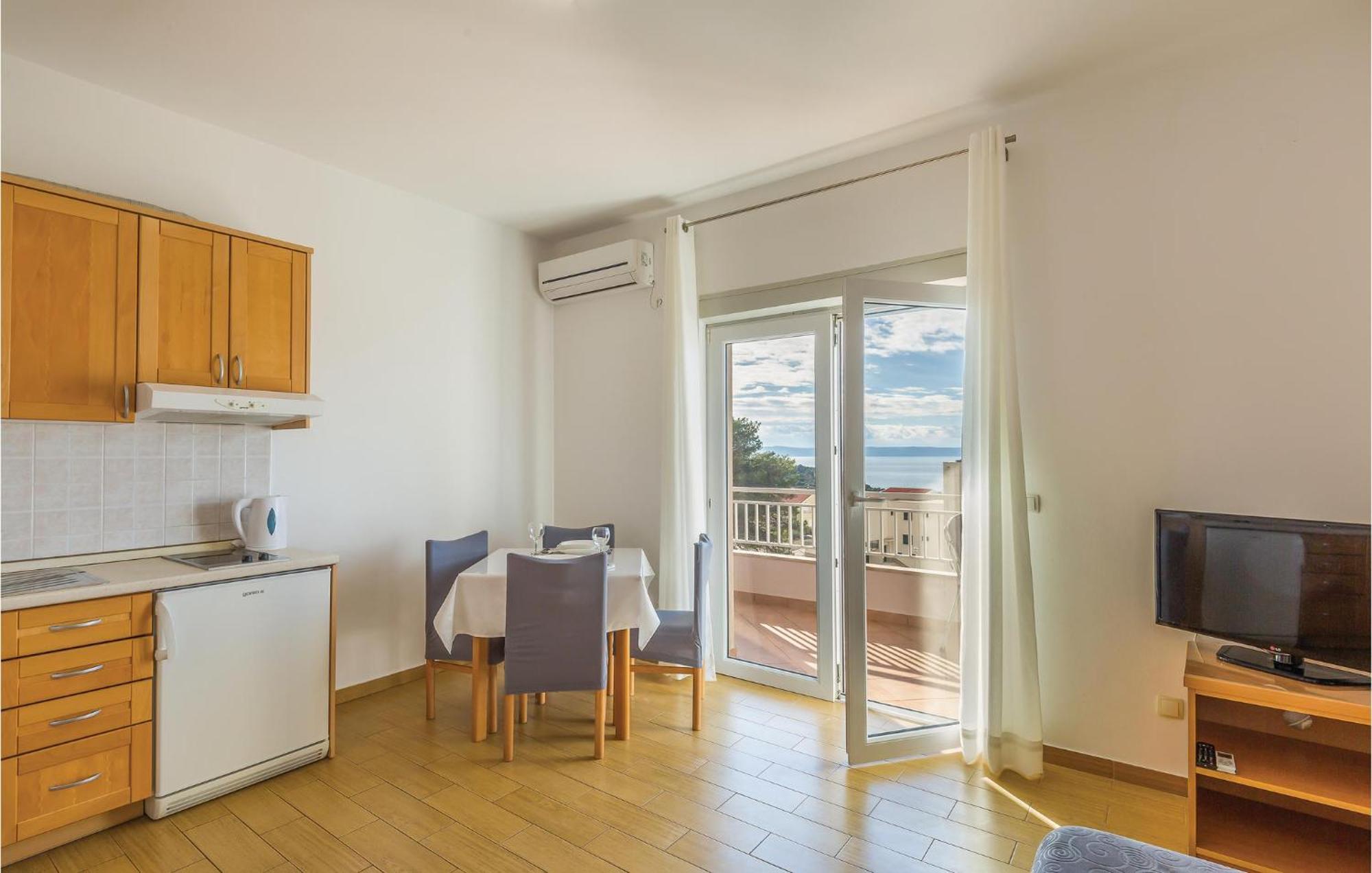1 Bedroom Stunning Apartment In มาคาร์สกา ภายนอก รูปภาพ